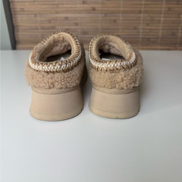 Ugg Maxi Curly Tazz Platform Slippers in Sand 6 - Picture 9 of 13